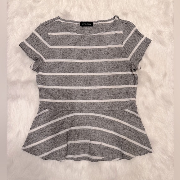 Gray and white Top - Picture 1 of 3